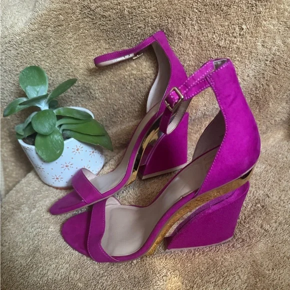 Jennifer Lopez Fuchsia Ankle Strap Heels size 9 1/2. - Picture 2 of 3
